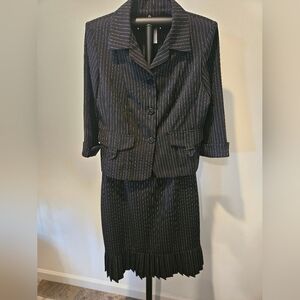 SPAGO COLLECTION BLACK W/WHITE PIN STRIPE SKIRT & JACKET SIZE 8